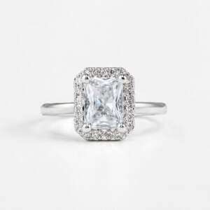 Queen’s Frost – Majestic Radiance Halo Ring