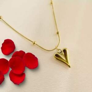 Golden Heart Charm Necklace – Elegant & Timeless