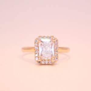 Golden Majesty – Regal Radiance Halo Ring