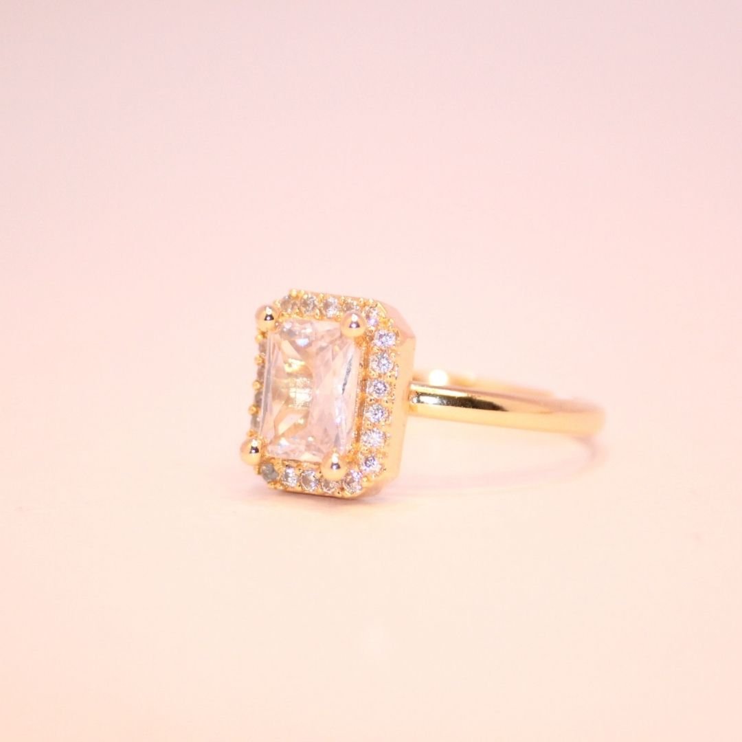 Golden-Majesty-–-Regal-Radiance-Halo-Ring-2