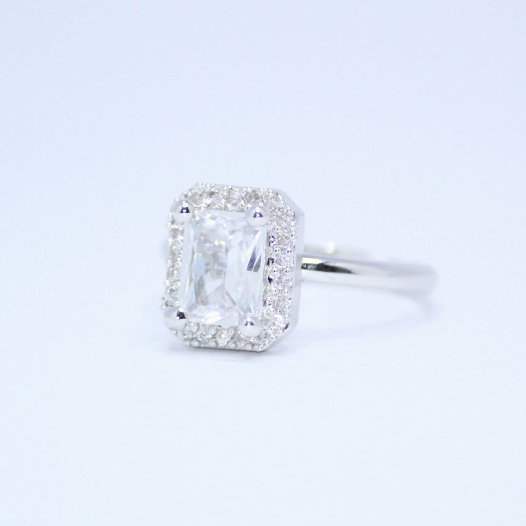 Queens-Frost-–-Majestic-Radiance-Halo-Ring-2