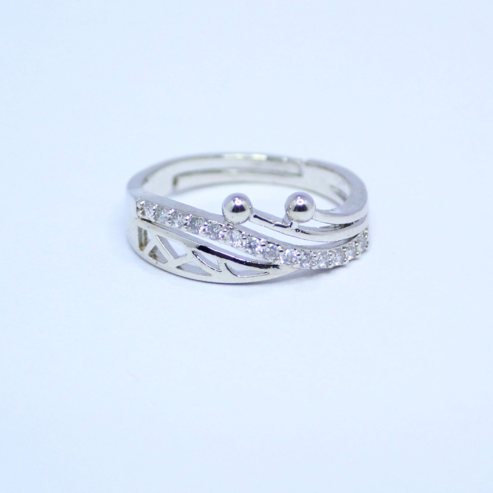 Ethereal-Elegance-Crisscross-Silver-Ring-with-Dazzling-Accents-3