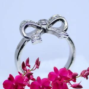 sparkling Timeless Bow Elegance Ring